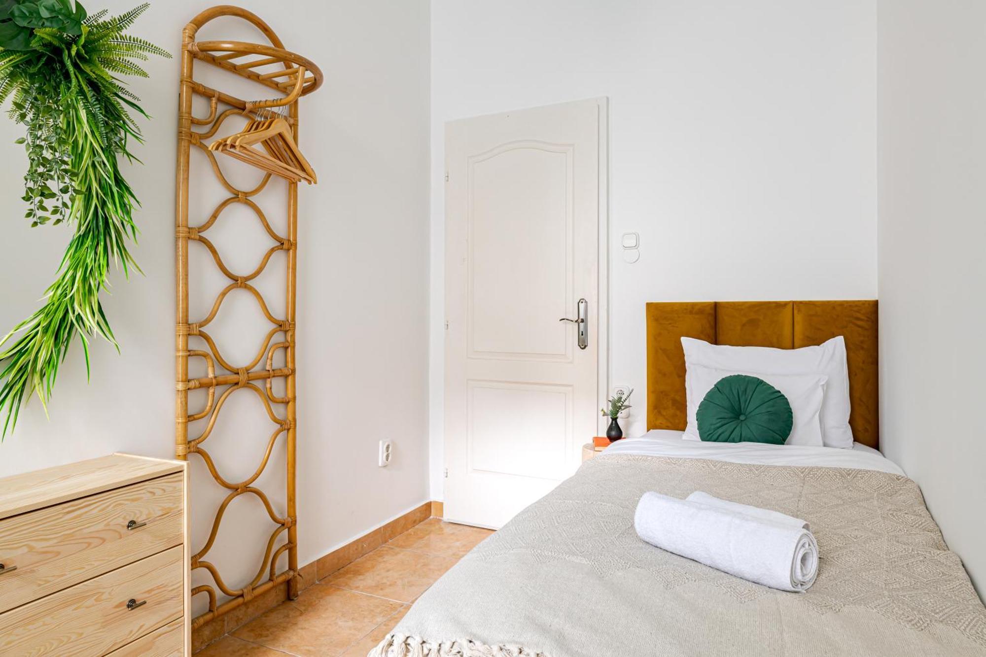 Jungle Aesthetics Downtown Apartman Aircon And Garage Parking Будапеща Екстериор снимка