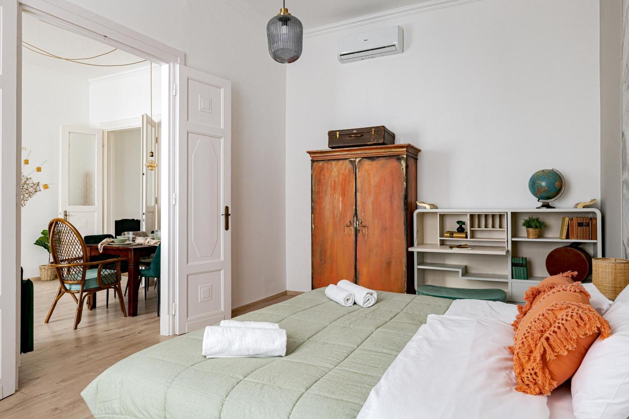 Jungle Aesthetics Downtown Apartman Aircon And Garage Parking Будапеща Екстериор снимка