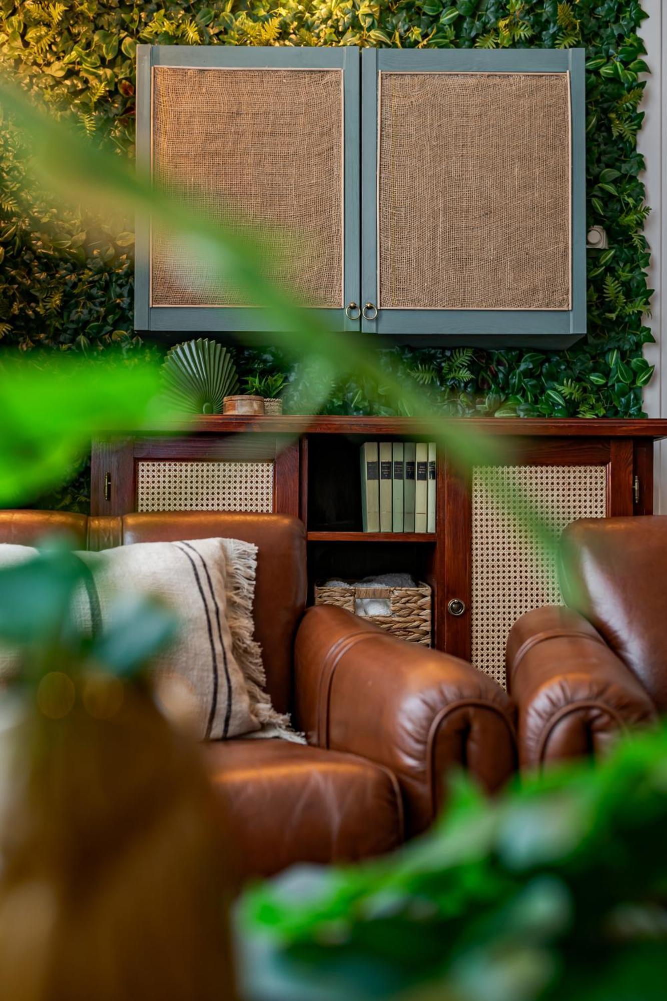 Jungle Aesthetics Downtown Apartman Aircon And Garage Parking Будапеща Екстериор снимка