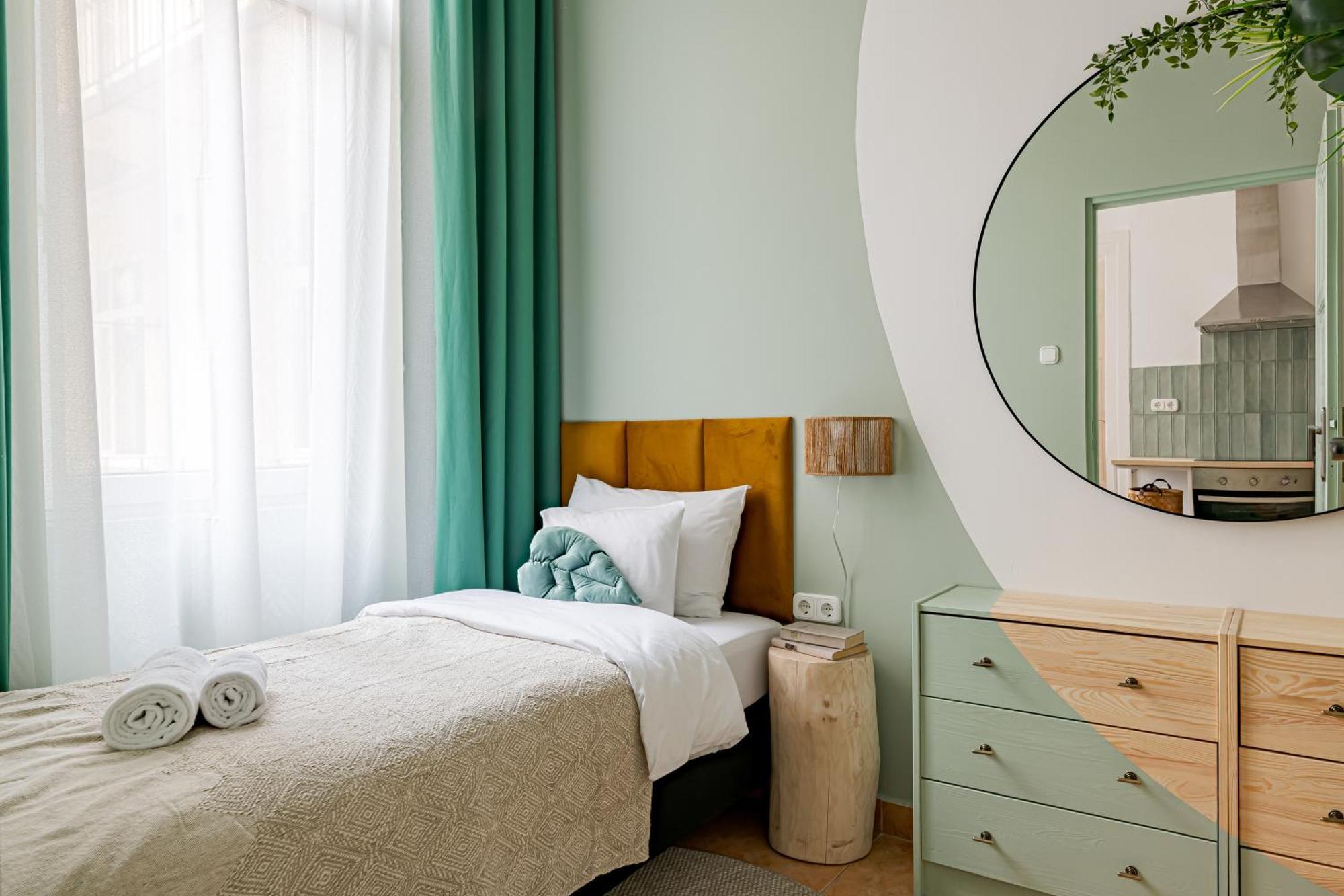 Jungle Aesthetics Downtown Apartman Aircon And Garage Parking Будапеща Екстериор снимка