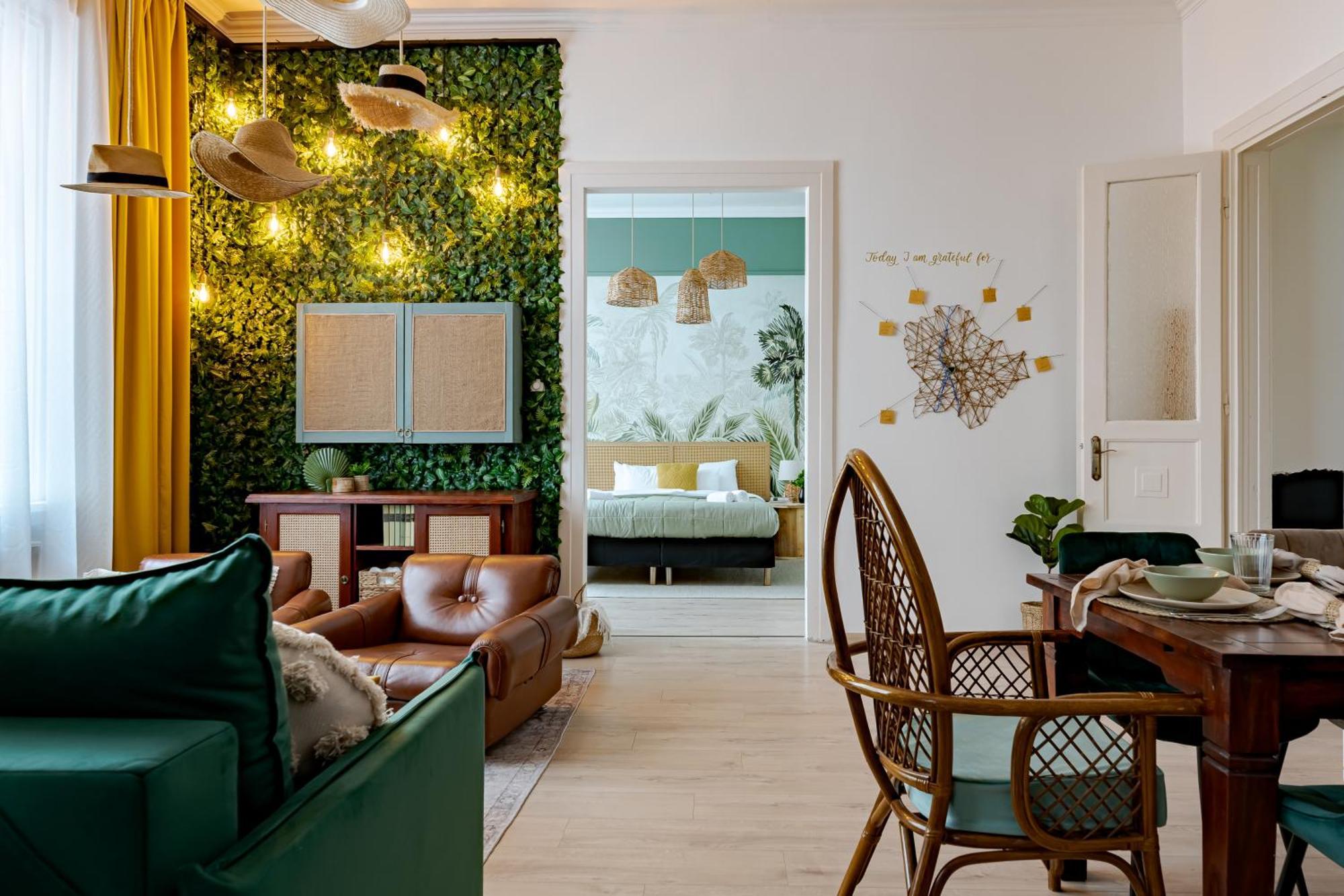 Jungle Aesthetics Downtown Apartman Aircon And Garage Parking Будапеща Екстериор снимка