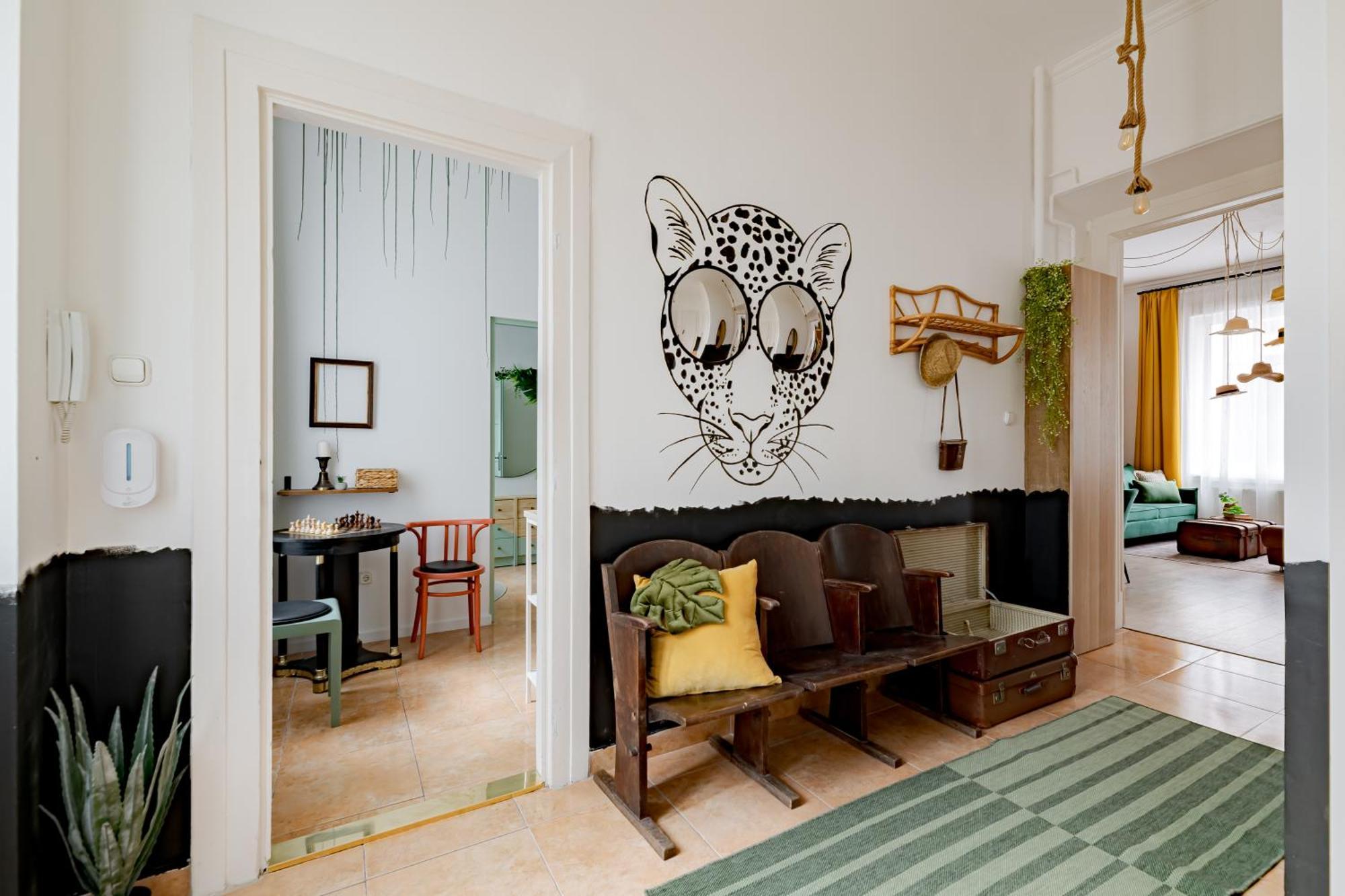 Jungle Aesthetics Downtown Apartman Aircon And Garage Parking Будапеща Екстериор снимка