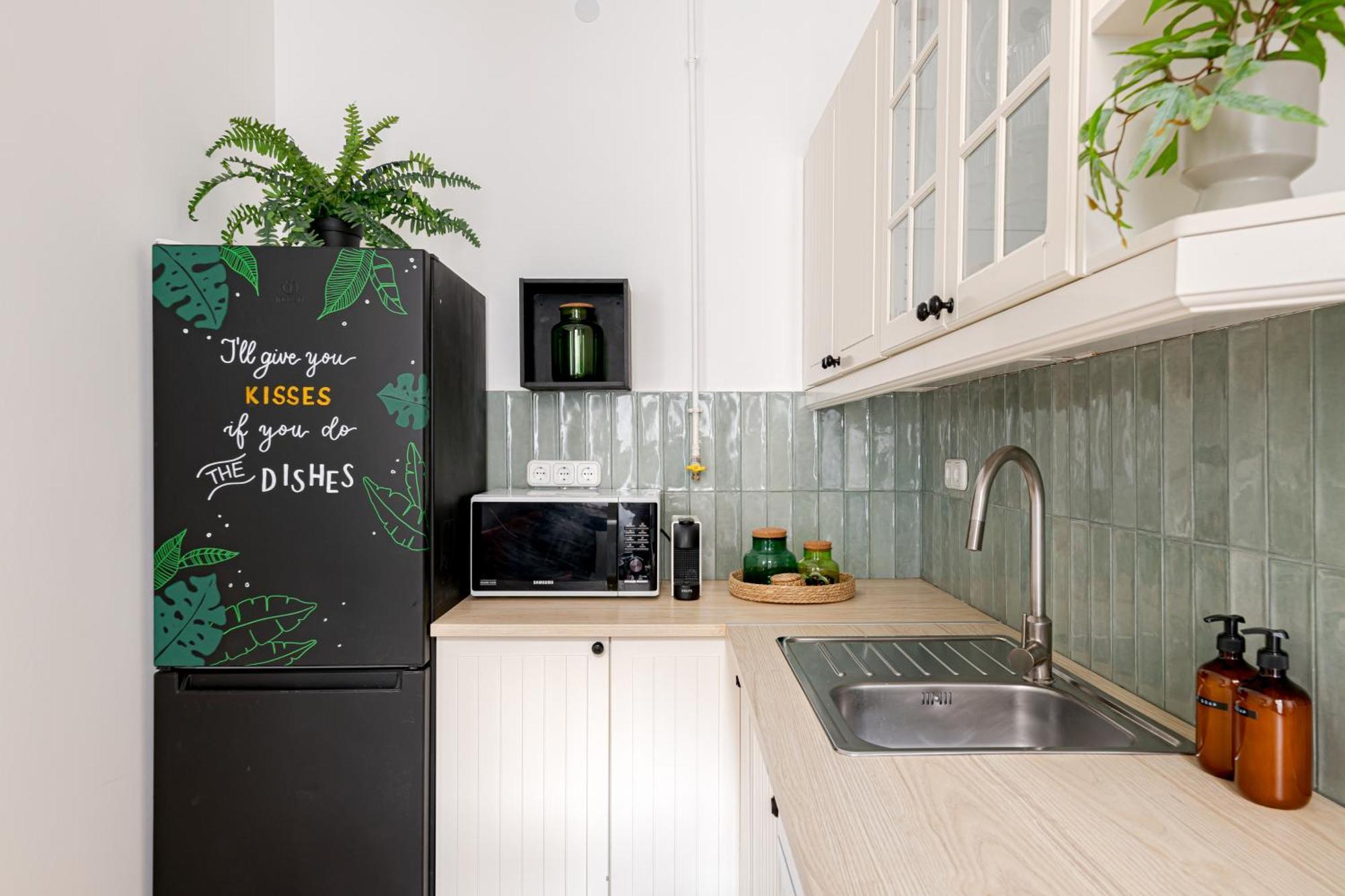 Jungle Aesthetics Downtown Apartman Aircon And Garage Parking Будапеща Екстериор снимка