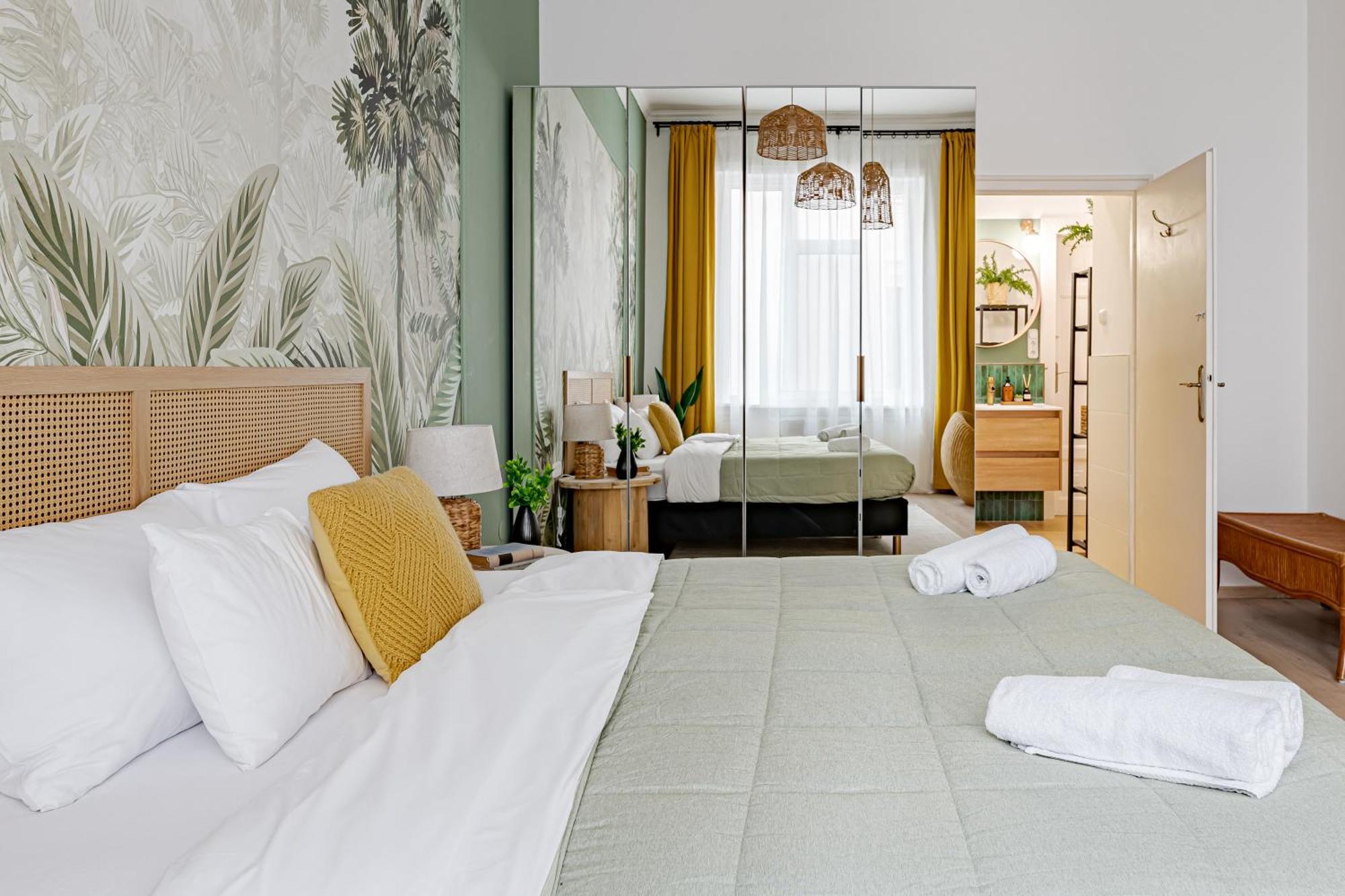 Jungle Aesthetics Downtown Apartman Aircon And Garage Parking Будапеща Екстериор снимка