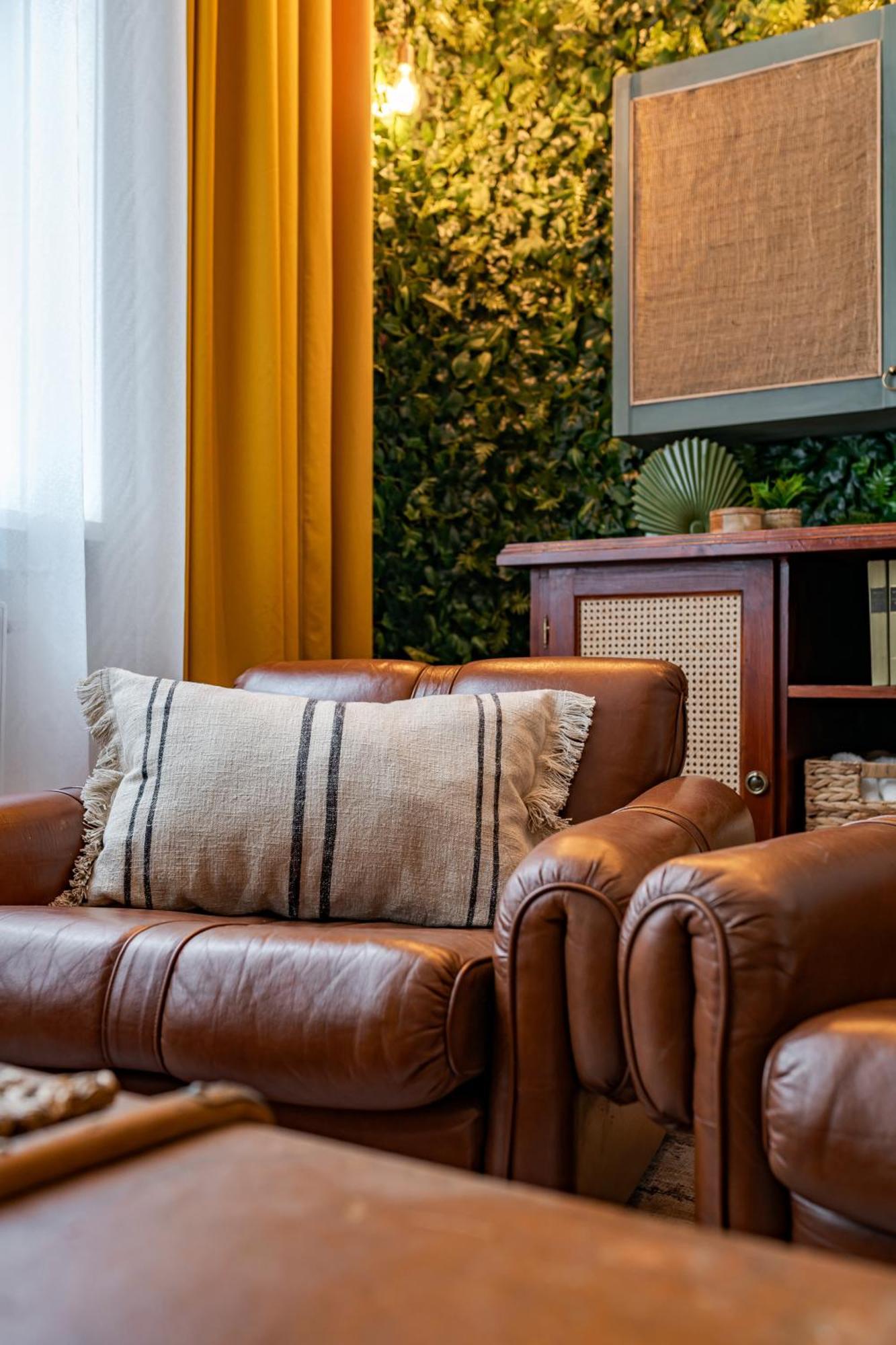 Jungle Aesthetics Downtown Apartman Aircon And Garage Parking Будапеща Екстериор снимка