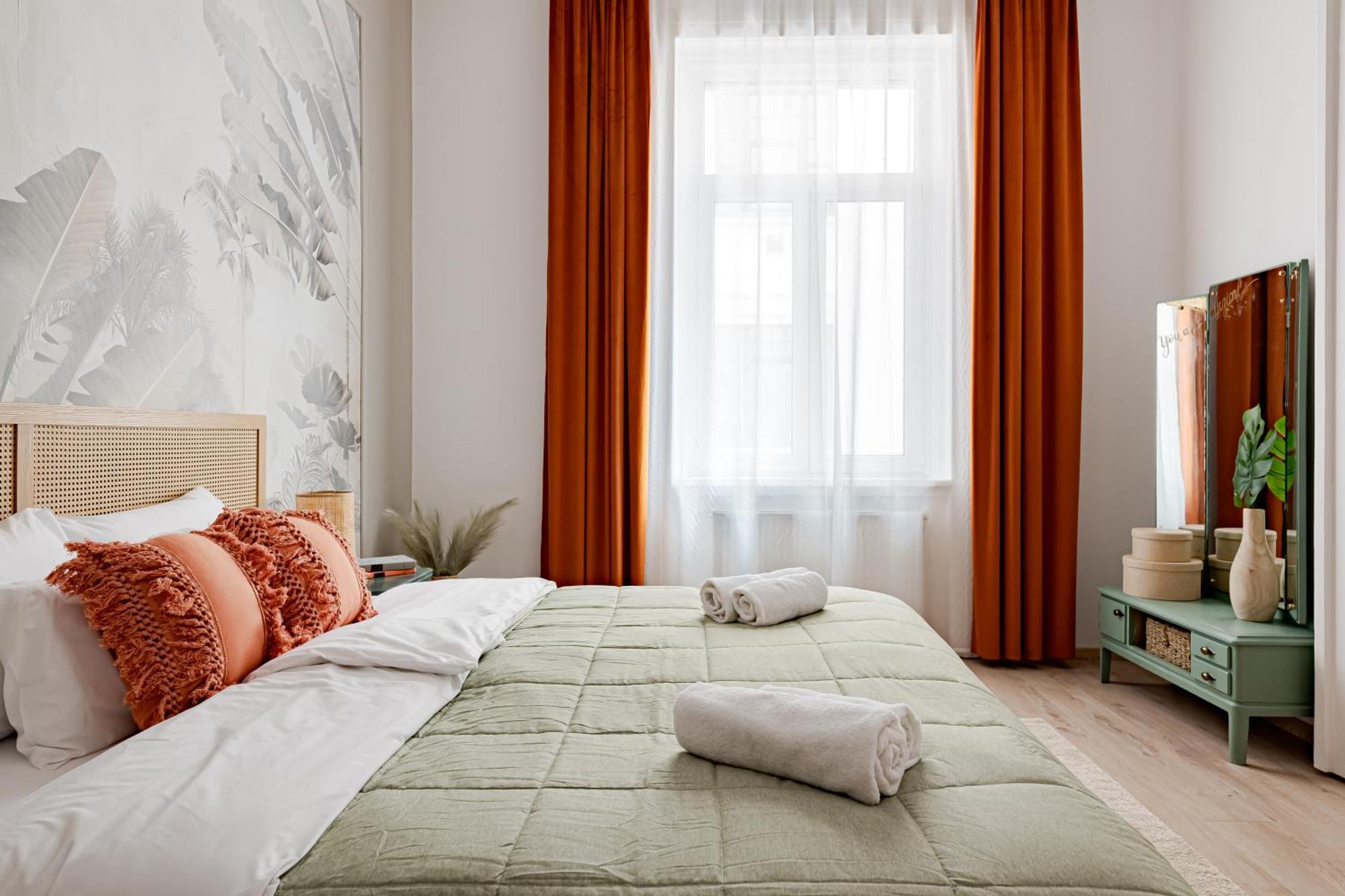 Jungle Aesthetics Downtown Apartman Aircon And Garage Parking Будапеща Екстериор снимка