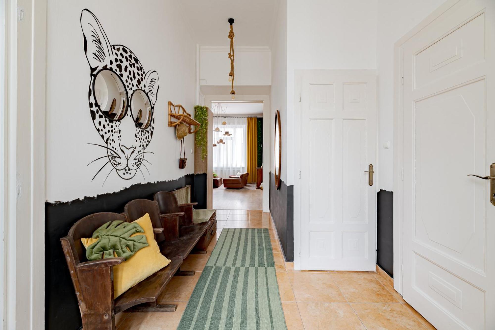 Jungle Aesthetics Downtown Apartman Aircon And Garage Parking Будапеща Екстериор снимка